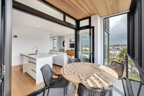 Takapuna Contemporary 2BR w/ Carpark
